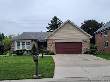 201 Sandalwood Drive, Rochester Hills, MI 48307
