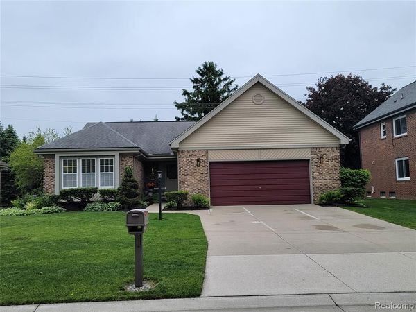 201 Sandalwood Drive , Rochester Hills, MI 48307
