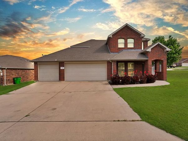 102 Outfitters Court , Newark, TX 76071