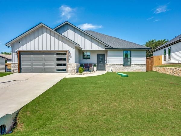 2404 Beverly Drive , Granbury, TX 76048