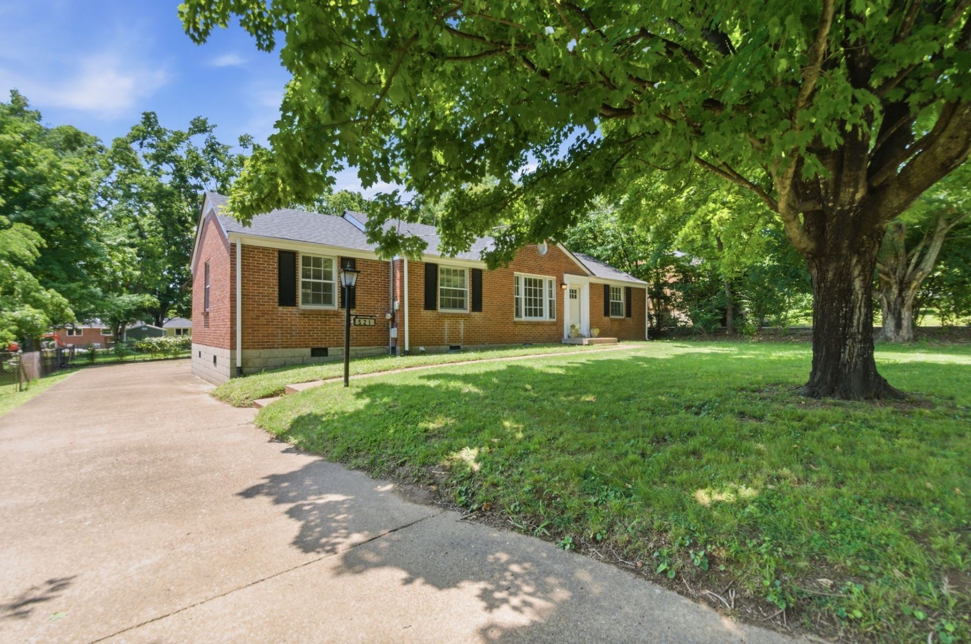 521 Landon Dr, Nashville, TN 37220 Main Photo