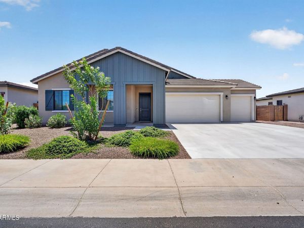 8025 W GARDENIA Avenue, Glendale, AZ 85303