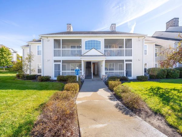 2688 S Knightsbridge Circle, Ann Arbor, MI 48105