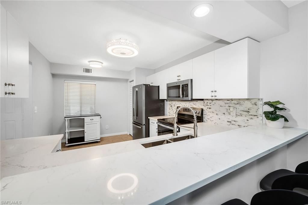 925 New Waterford Dr, Unit 104, Naples, FL 34104 Photo