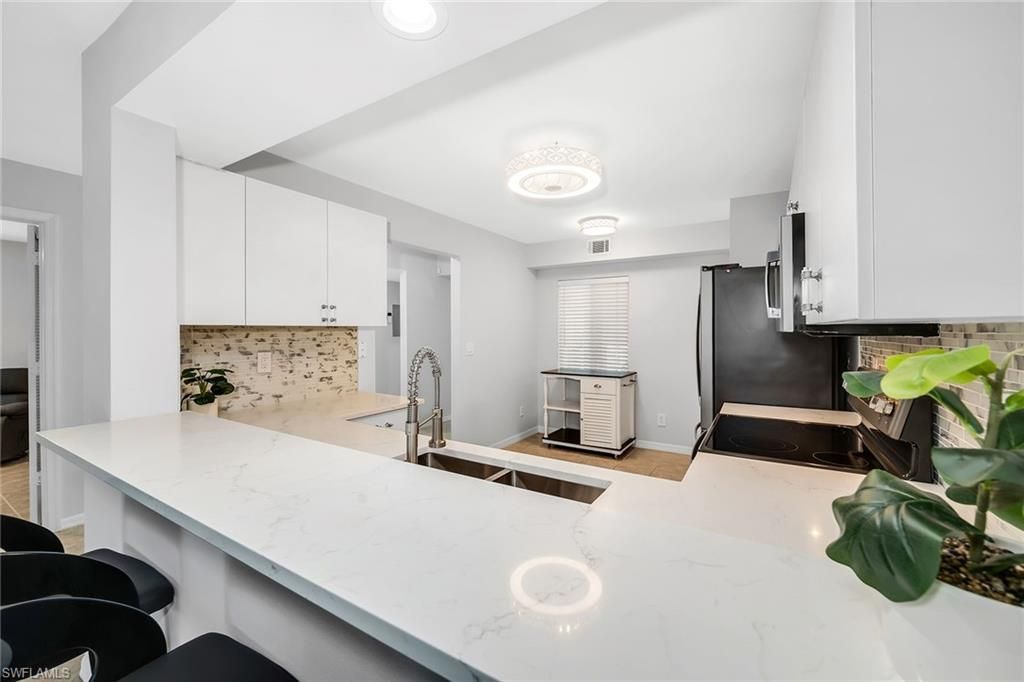 925 New Waterford Dr, Unit 104, Naples, FL 34104 Photo