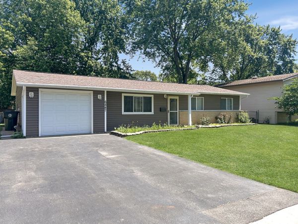 6847 Hawthorne Lane , Hanover Park, IL 60133