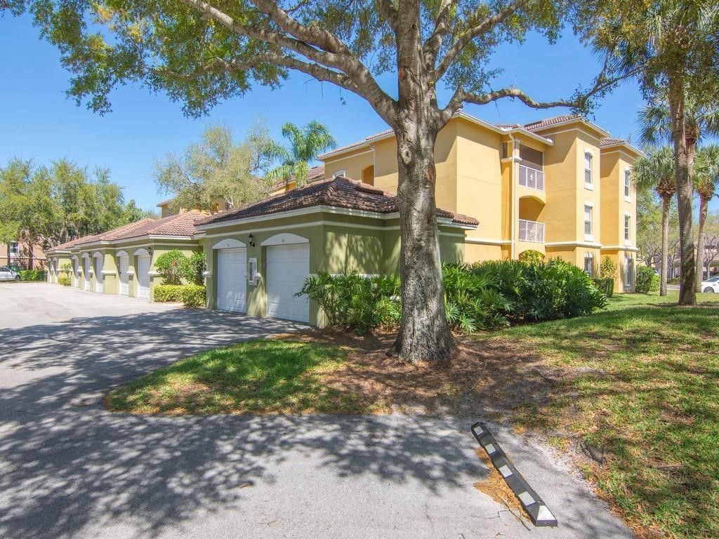 5050 Fairways Circle, Unit 205, Vero Beach, FL 32967 Photo