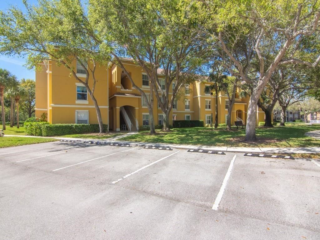 5050 Fairways Circle, Unit 205, Vero Beach, FL 32967 Photo