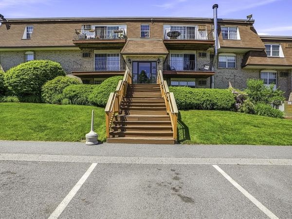 26 Williamsburg Ct, Unit 12, Shrewsbury, MA 01545