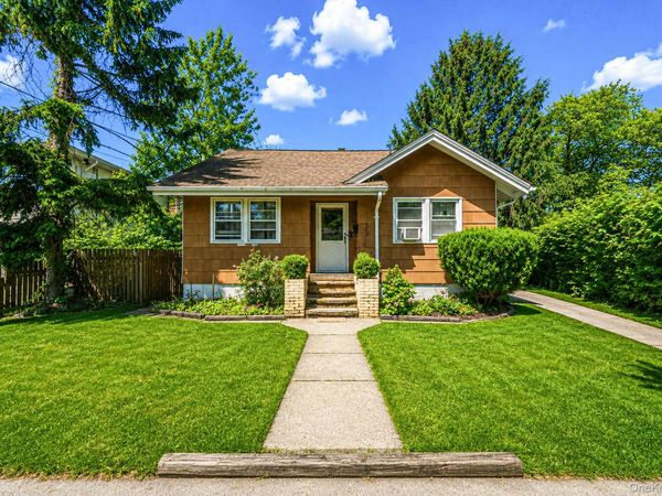 561 Chestnut Street , Lindenhurst, NY 11757