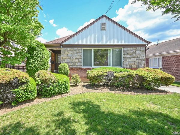 65-31 171st Street , Fresh Meadows, NY 11365