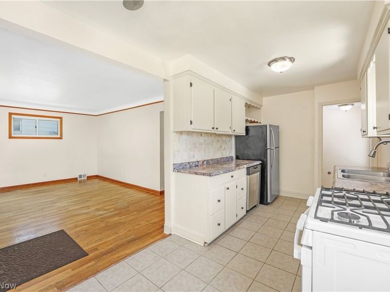 6150 Wareham Drive , Parma, OH 44129 Photo 8