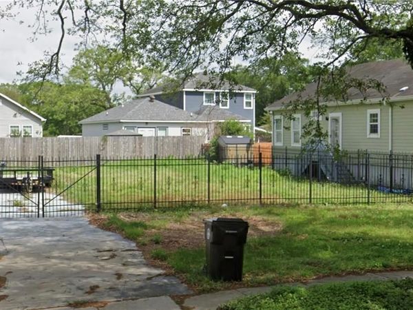 4527 PARIS Avenue , New Orleans, LA 70122