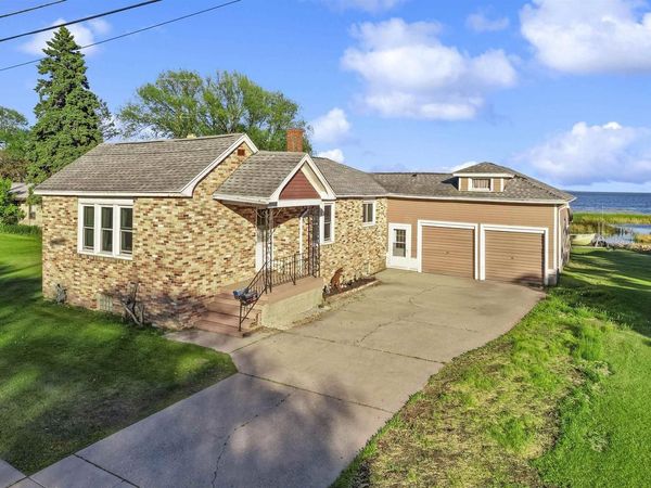 103 W BAY SHORE STREET, Marinette, WI 54143