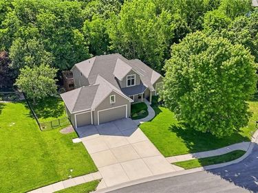 10209 River Hills Court, Parkville, MO 64152
