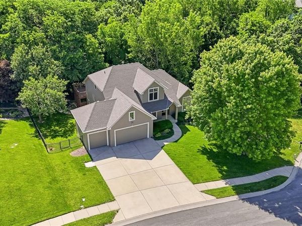 10209 River Hills Court, Parkville, MO 64152