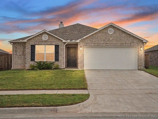 8517 E 163rd Street S, Bixby, OK 74008