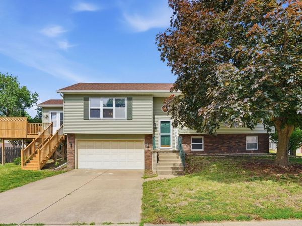 6010 N Hancock Avenue , Davenport, IA 52806