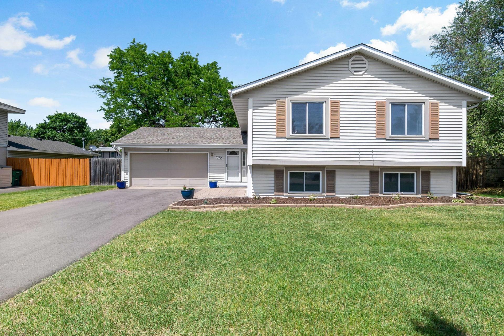 3732 81st Avenue N, Brooklyn Park, MN 55443
