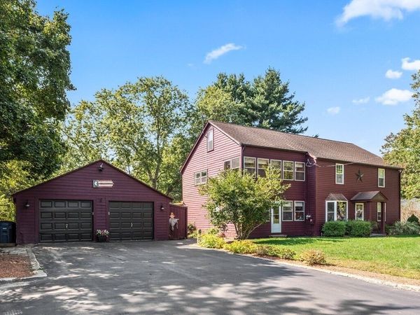 89 Elm St, Blackstone, MA 01504