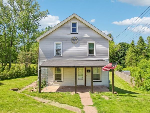 54 East Avenue , Holley, NY 14470
