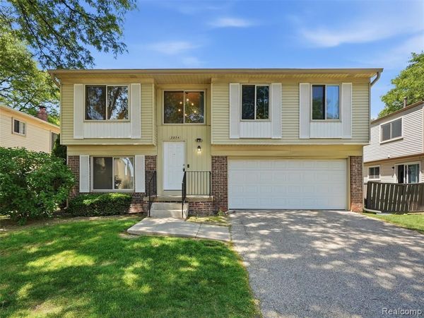 2934 Roundtree Drive , Troy, MI 48083