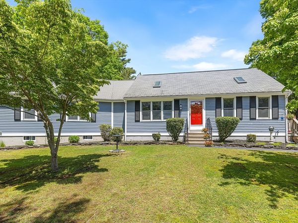 71 Cains Hill Dr, Taunton, MA 02718