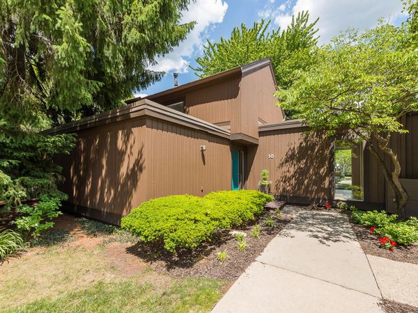 10 Westbury Court, Ann Arbor, MI 48105