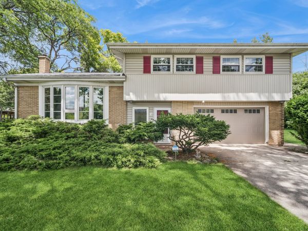 6 Linden Avenue, Buffalo Grove, IL 60089