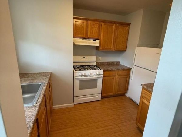 168 Gordonhurst Ave, Unit J2, Montclair, NJ 07043