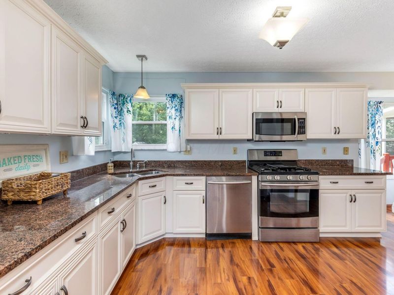 6649 Cloverlawn Circle, Canal Winchester, OH 43110 Photo 9
