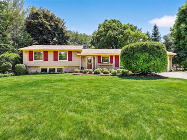 18345 Harvest LANE, Brookfield, WI 53045