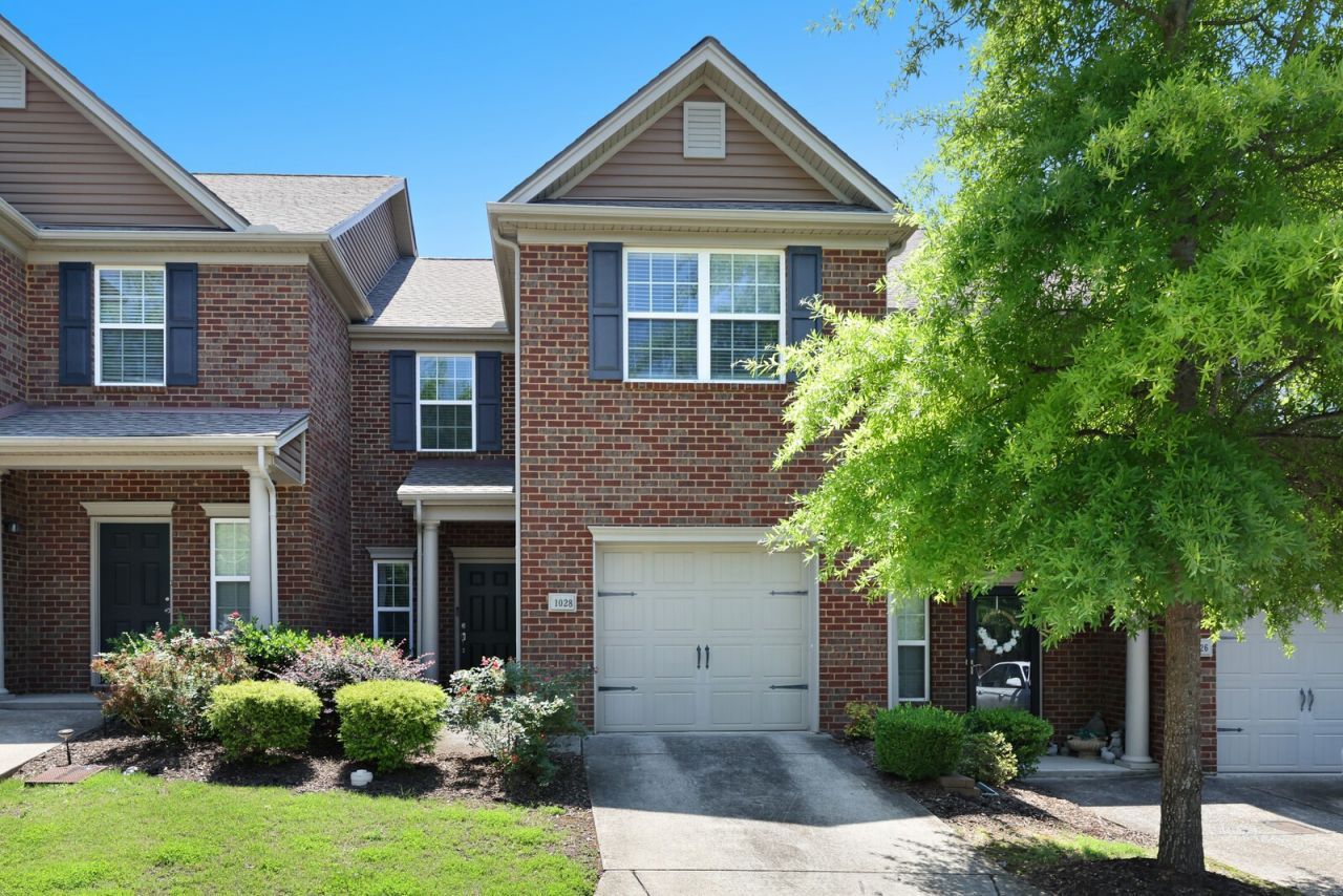 1028 Ashmore Dr, Nashville, TN 37211 Main Photo