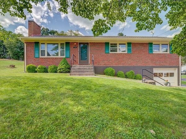 1129 Stoutamire DR , Salem, VA 24153