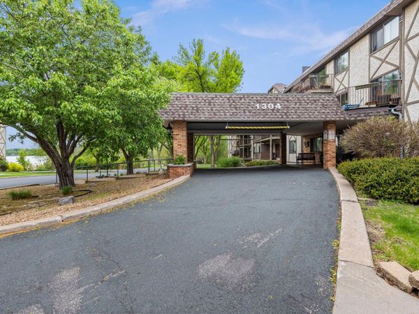 1304 W Medicine Lake Drive , Unit 308, Plymouth, MN 55441