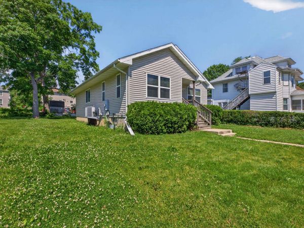 2423 Walnut Street, Cedar Falls, IA 50613