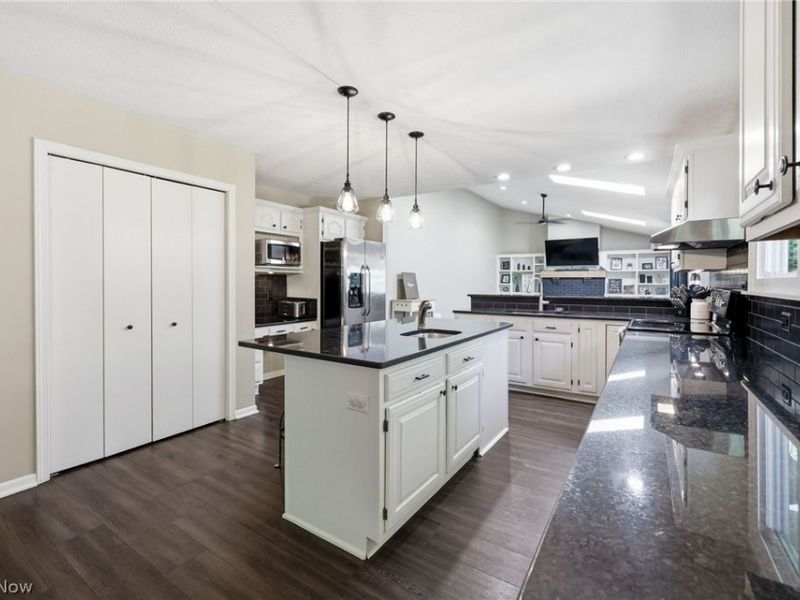 630 Moorfield Road, Akron, OH 44333 Photo 9