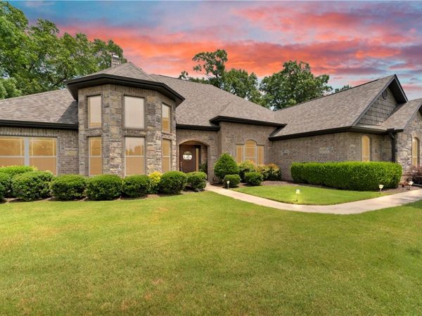 3503 NE Oaktrace Avenue , Bentonville, AR 72712
