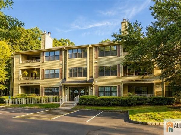 1310 Stoneridge Circle, Helmetta, NJ 08828