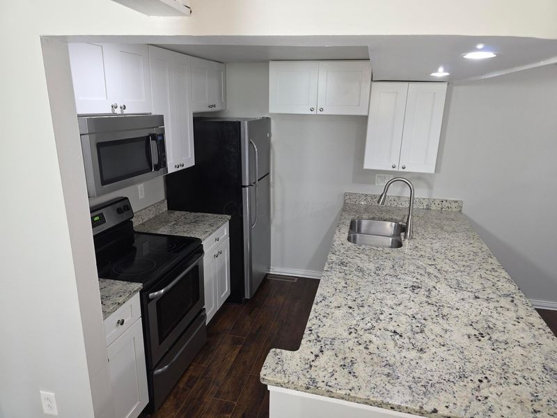 130 Brandywine Drive, Unit M, Westerville, OH 43081 Photo 3