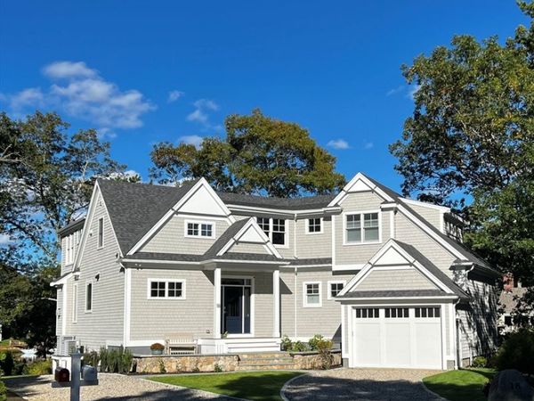 18 Spoondrift Cir, Mashpee, MA 02649