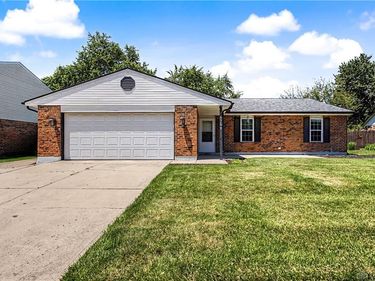 8781 Emeraldgate Drive, Huber Heights, OH 45424