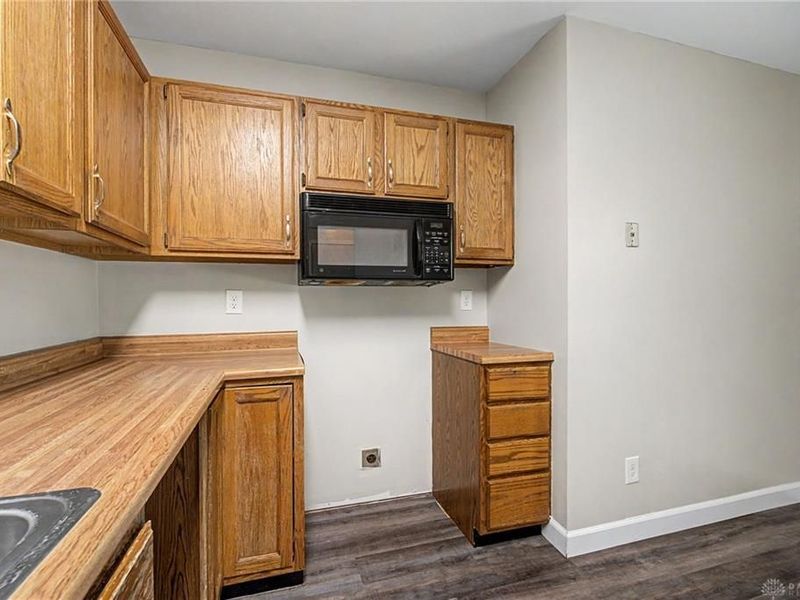 8781 Emeraldgate Drive, Huber Heights, OH 45424 Photo 10