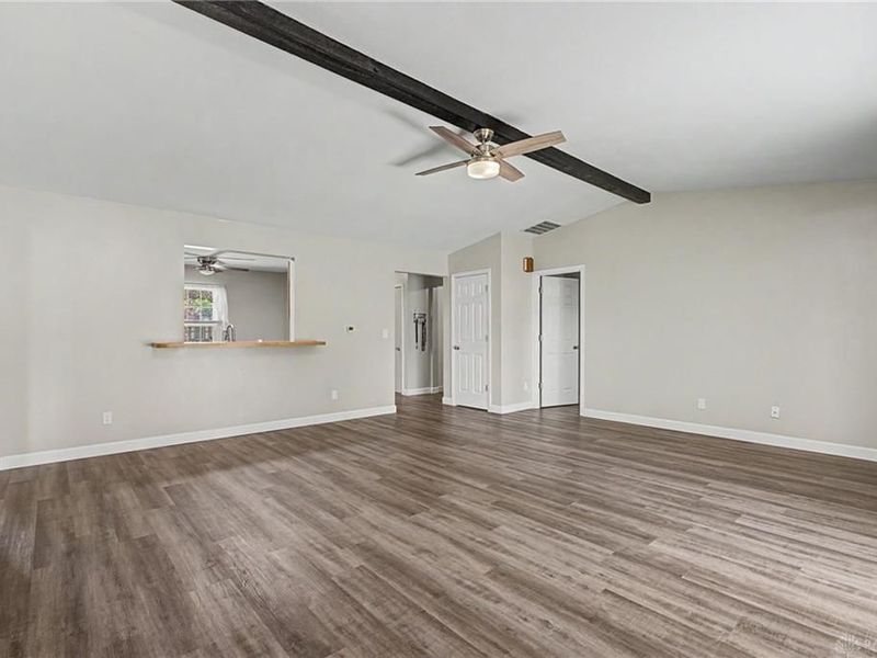 8781 Emeraldgate Drive, Huber Heights, OH 45424 Photo 14