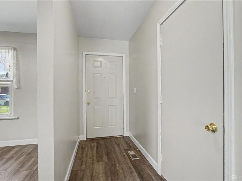 8781 Emeraldgate Drive, Huber Heights, OH 45424 Photo 5
