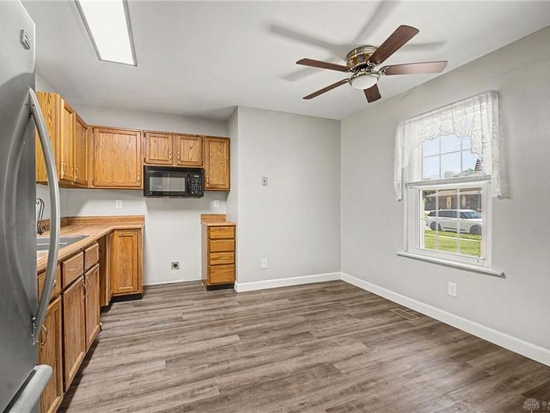 8781 Emeraldgate Drive, Huber Heights, OH 45424 Photo 7