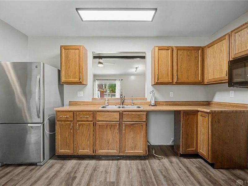 8781 Emeraldgate Drive, Huber Heights, OH 45424 Photo 9