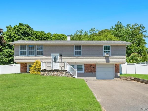 5 Fairway Drive, Port Jefferson Station, NY 11776