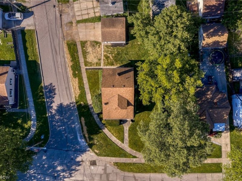 6502 Renwood Drive, Parma, OH 44129 Photo 2
