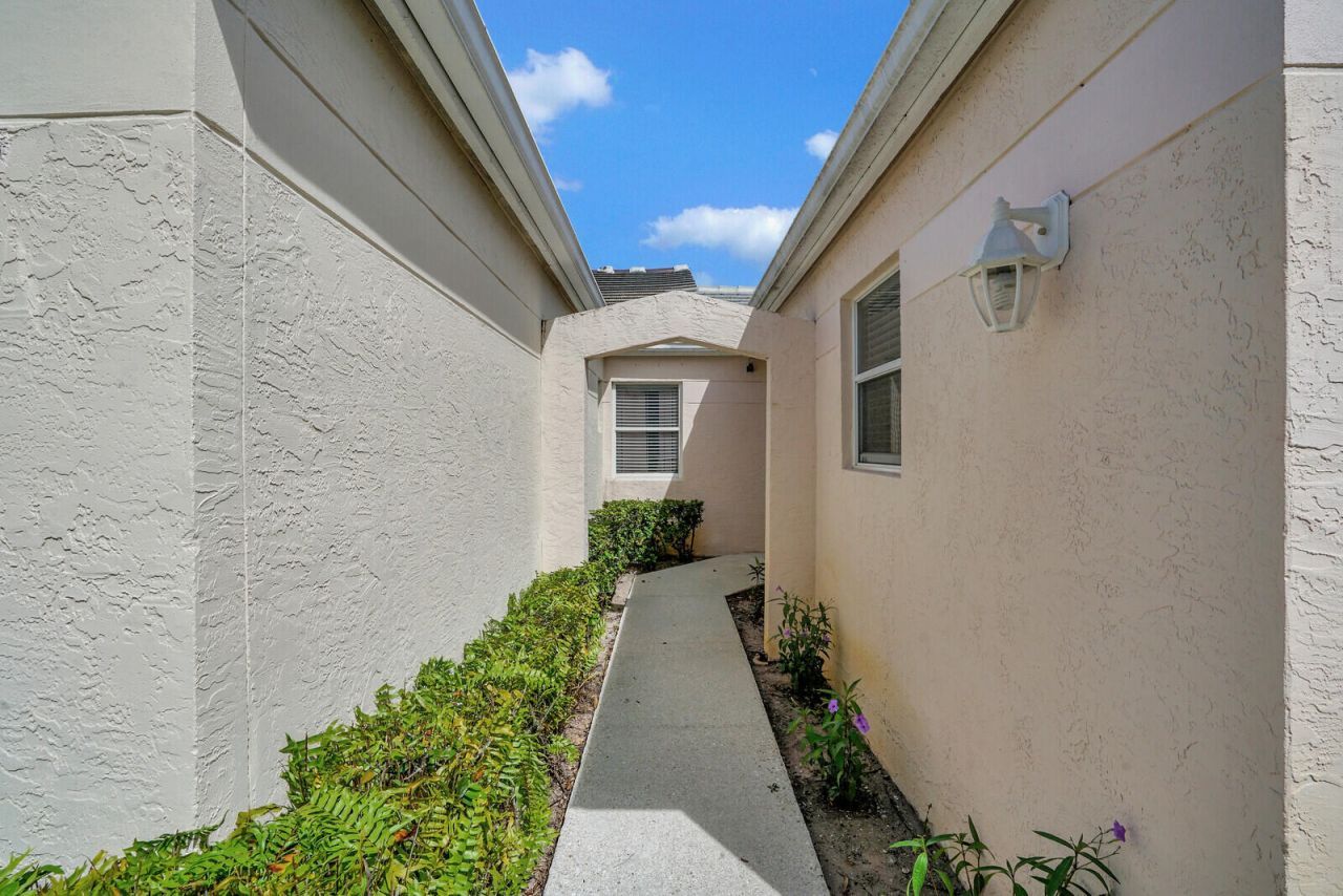 1022 Island Manor Drive, Greenacres, FL 33413 Photo